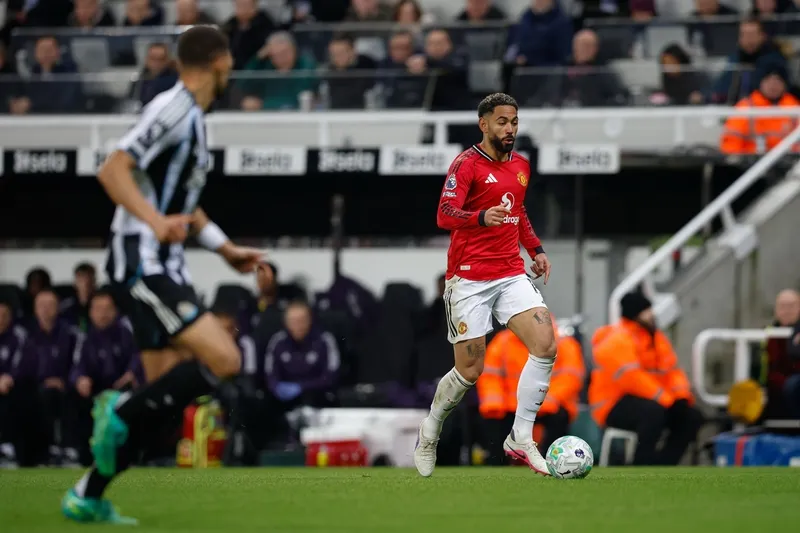 乐鱼体育平台-库尼亚本场数据：3射1正，4次过人，1次关键传球，5次被犯规