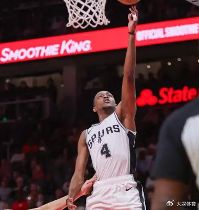 乐鱼网址-福克斯曾经是联盟最快的球员，为何迟迟打不出来？|路易斯-金|nba|命中率|勇士|利拉德_新浪体育_新浪新闻